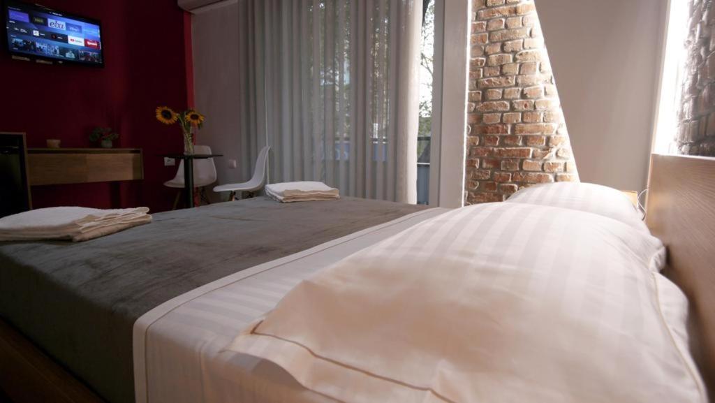 Koni'S Studio Apartments ติรานา ภายนอก รูปภาพ